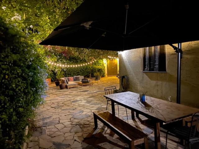Ca L'Andreu Teia. Casa Modernista Villa Luaran gambar