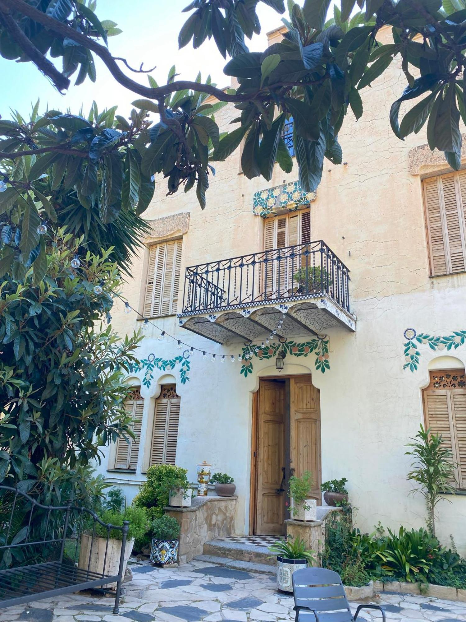 Ca L'Andreu Teia. Casa Modernista Villa Luaran gambar